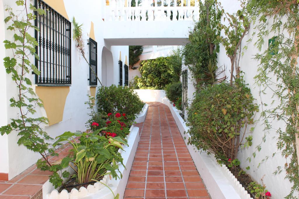 Apartamentos Las Rosas De Capistrano Nerja Exterior photo